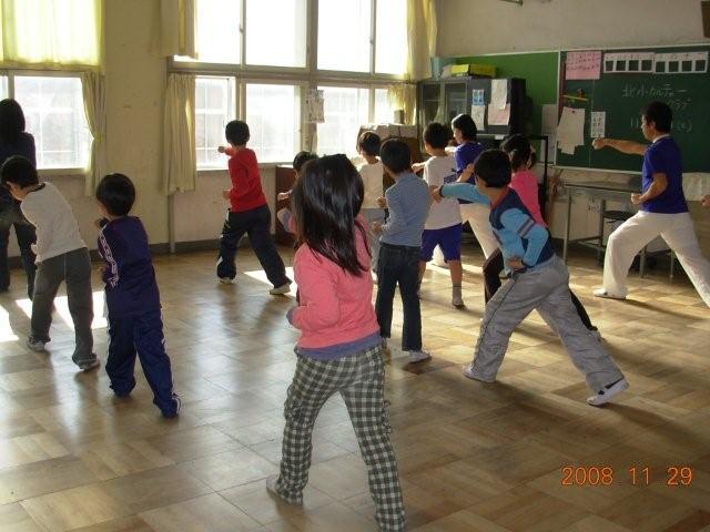 北大和小学校でのカンフー体操講座