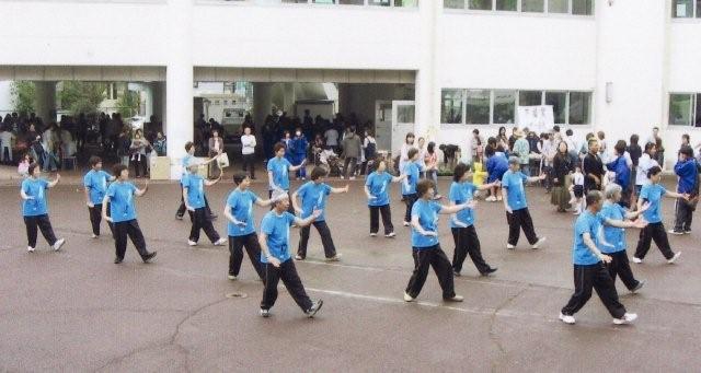 下福田中学校バザーでの下福青空会の皆さん